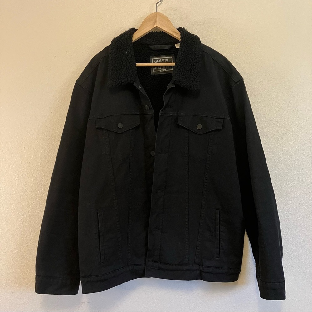 **SOLD** Levi Strauss Men's Black Denim Jacket with Sherpa Collar Men’s Size XL
